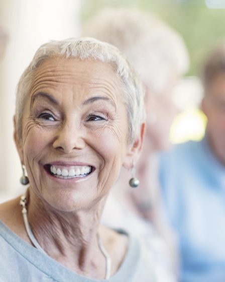 personas mayores dientes salud bucal